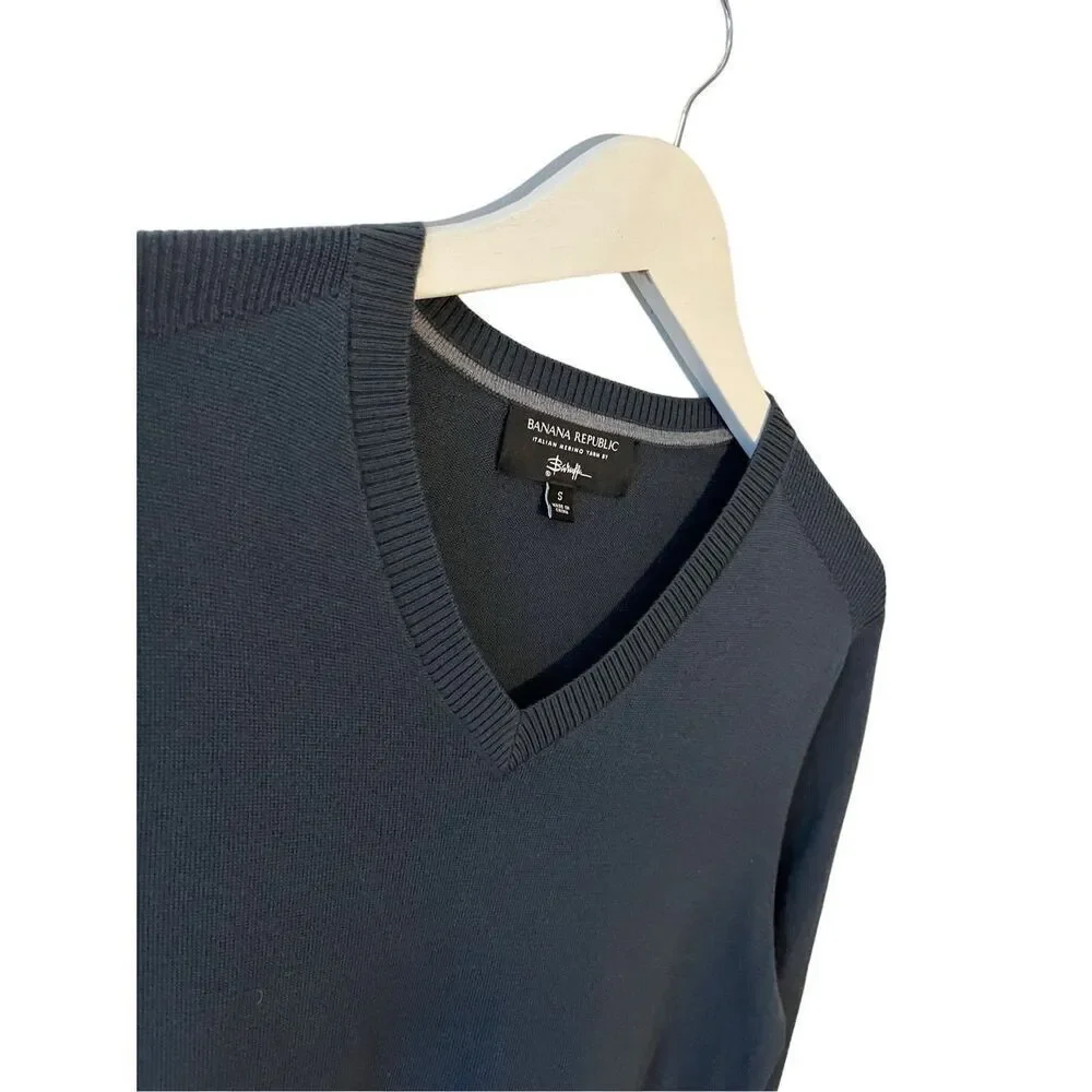 Banana Republic blue fine merino v-neck wool sweater - S